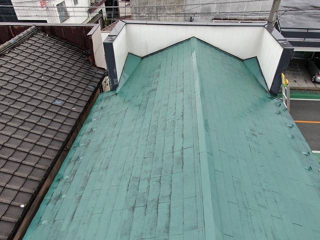 甲府市で雨漏れしてしまった屋根をカバー工法で葺き替え工事しました！